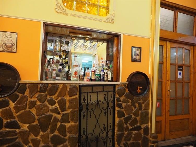 Propun spre vânzare un spațiu comercial excelent situat în zona Universitate - 5