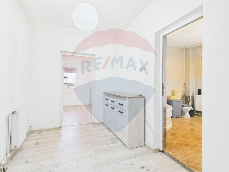 Casă cu 5 camere si 300mp curte, de închiriat în zona Bd. Gloriei - 22