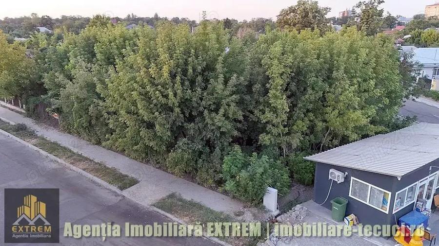 Teren intravilan de 711 mp in Tecuci, in zona 8 col?uri, deschidere 32mp - 1