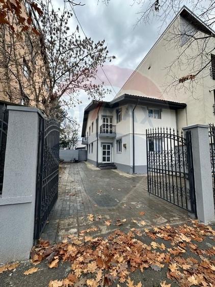 Casă cu 5 camere si 300mp curte, de închiriat în zona Bd. Gloriei - 28