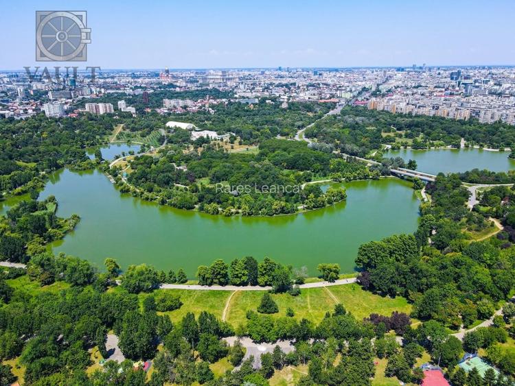 Vila deosebita situata intre doua parcuri - locatie ideala!