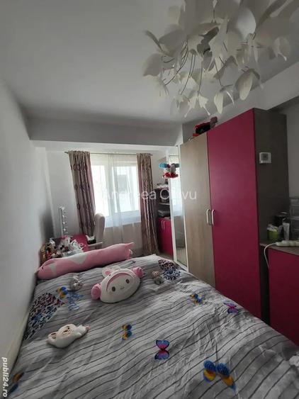 3 camere decomandat si parcare