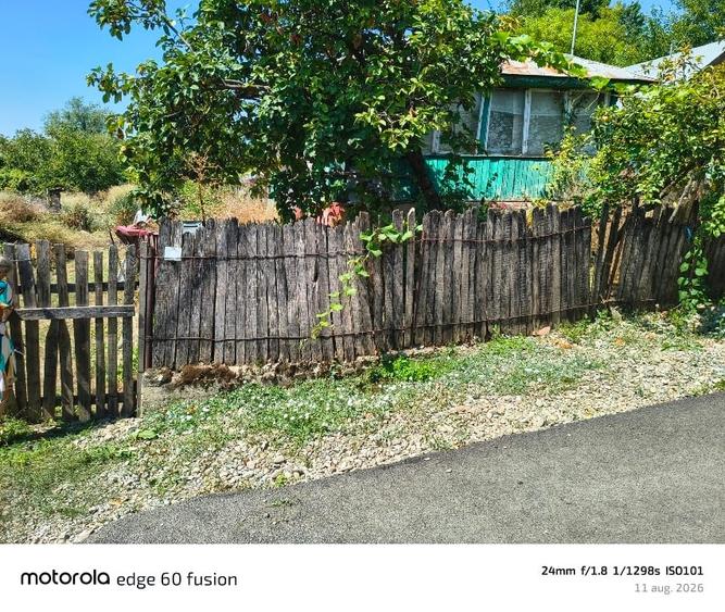 Casă individuală cu 2 camere cu Teren 2300 Mp în Pietrele