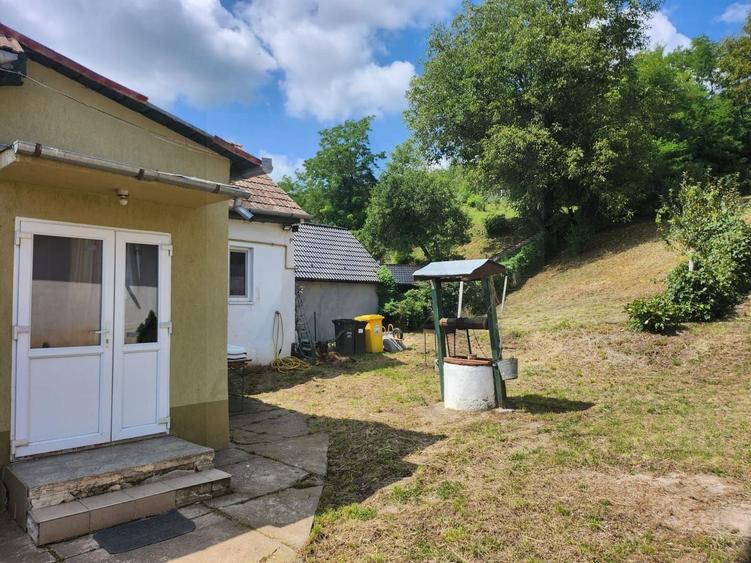 Casă individuală cu 3 camere cu Canalizare în Exterior Sud