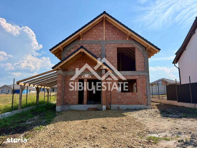 Casă cu 4 camere cu Teren 441 Mp în Șura Mică