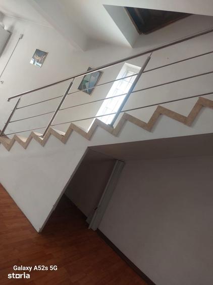 Casă cu 5 camere cu Teren 120 Mp în Bucureștii Noi
