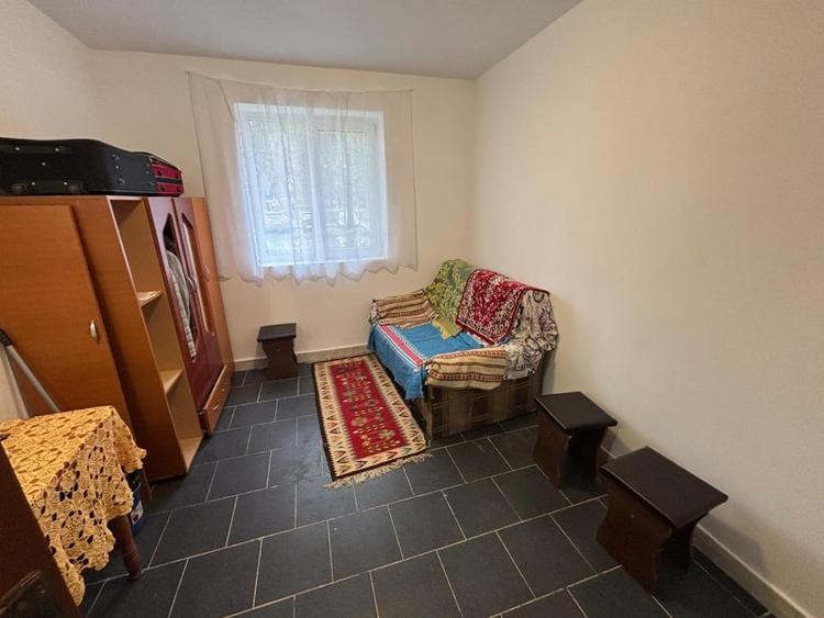 Cameră de cămin renovată, ușă metalică și geam termopan, zona Astra - 2