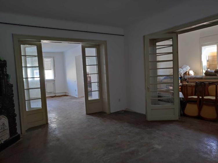 Casă cu 3 camere în Ultracentral