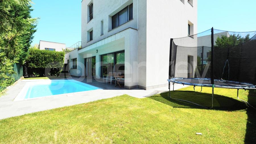 Vila moderna mobilata cu 5 camere | piscina - 1