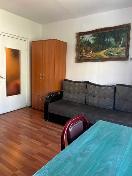 Garsonieră decomandată în Sud