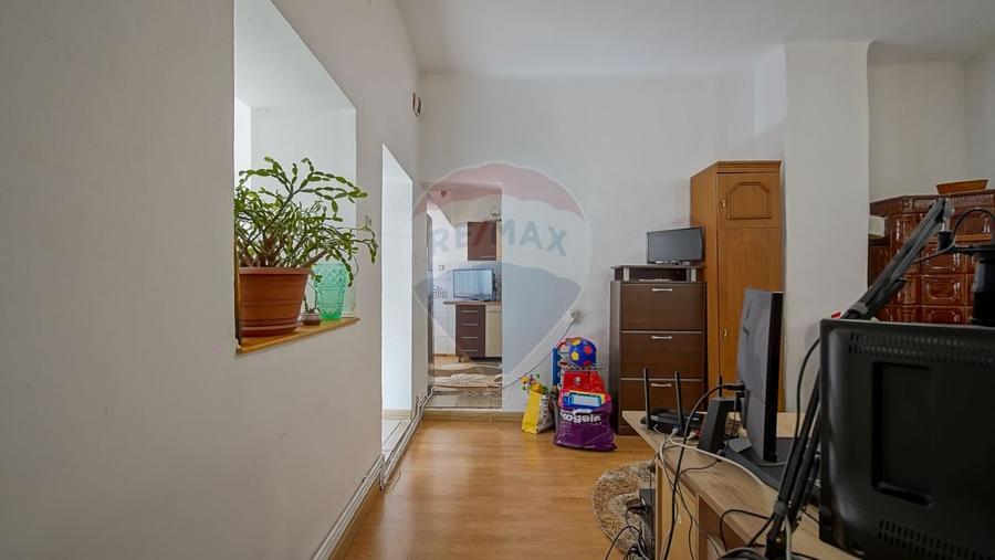 Casa spatioasa cu teren generos, in zona centrala a Sacelelor - 17