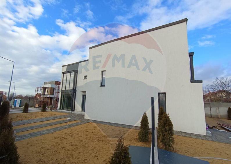 Casa / Vila cu 5 camere de vanzare - 2