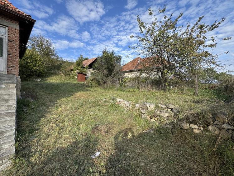 Casa 71 mp | Teren 2.033 mp | Deschidere 22 m | Aiud | Livezile - 2