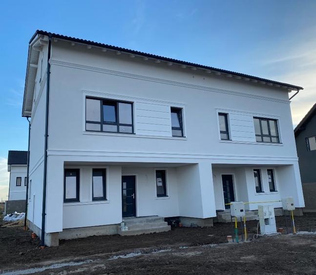 Duplex 1/2 - P+1+M, 160 mpU+terasa, 3 bai, 290 mpT - VANZATOR p. fiz, COMISION 0 - 6