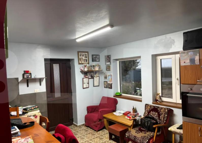 Casa in Iratosu cu teren, apa curenta, centrala termica , - 3