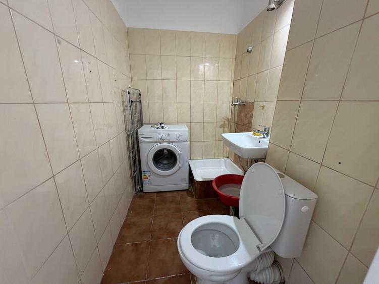 Garsonieră decomandată în Titan