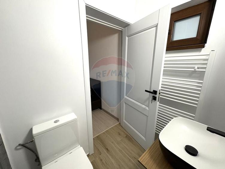 Casă / Vilă cu 5 camere de închiriat în zona Palazu Mare - 12