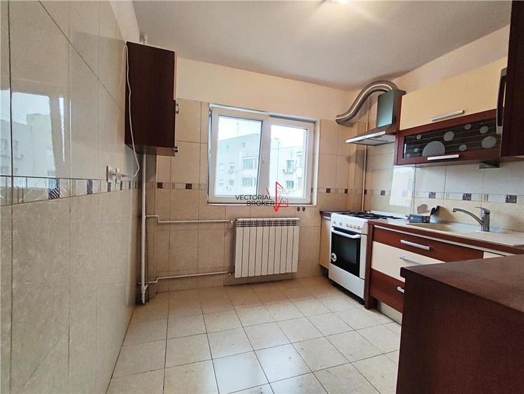 Decomandat, bloc 1980, ,metrou OBOR Calea Mosilor - 2