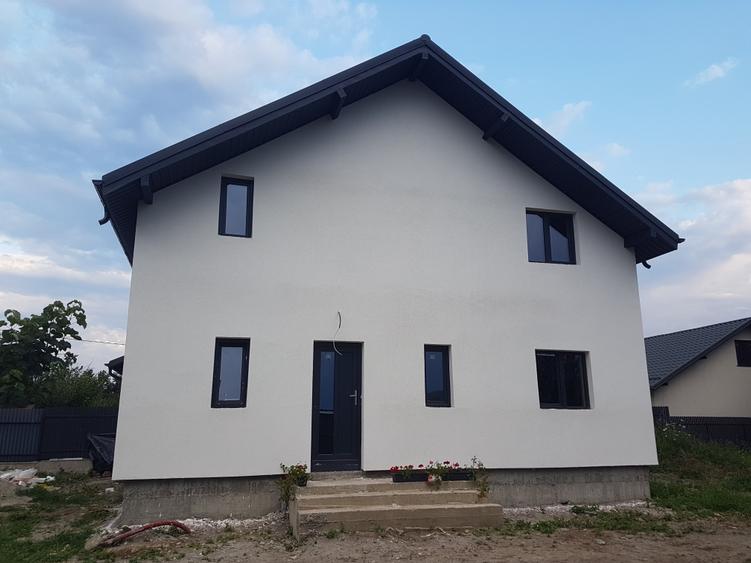 Casa noua, P+E, 5 camere, 2 bai, terasa, teren 400mp, in Lilieci, strada Rozelor - 1