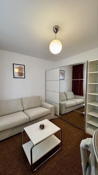 Apartament cu 3 camere semidecomandat în Titan