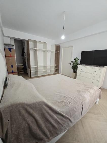 Apartament cu 3 camere decomandat în Aviației
