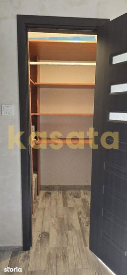 Apartament cu 3 camere decomandat în Tei