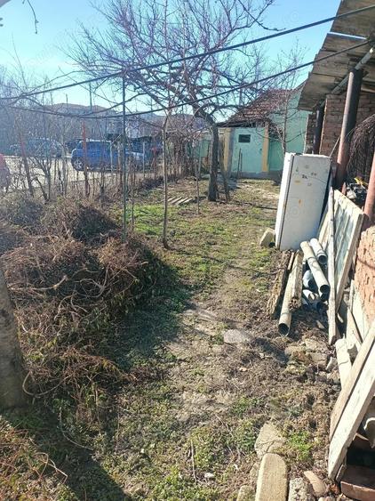 Proprietar,Girocului,Casa Caramida din 1980,Teren 400 mp,FS=10 m ,Apa,Gaz,Canal,Pret 160.000 E Neg - 6