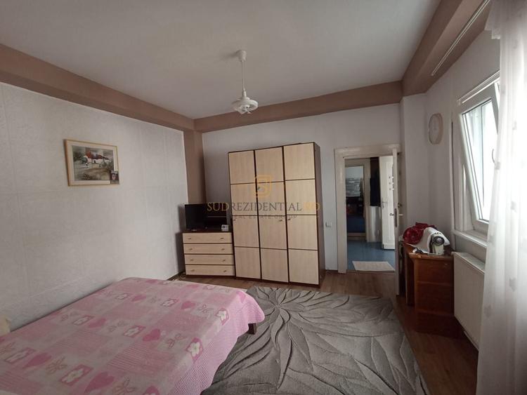 Casa spatioasa cu 7 camere, zona Bd. Brancoveanu, acces facil metrou - 16