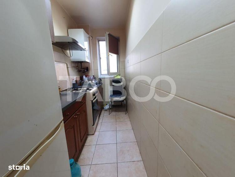 Apartament de vanzare 2 camere semidecomandat zona 13 Decembrie - 2