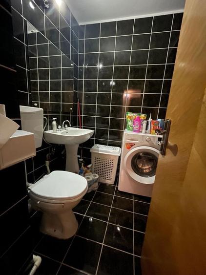 Vand apartament 3 camere decomandat - 1