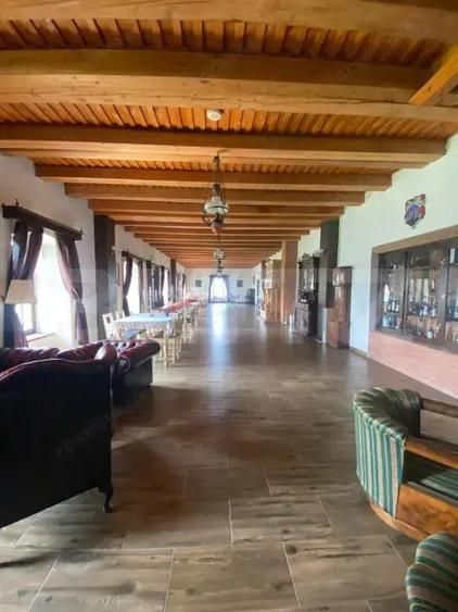 Conac de vanzare 7 camere, baie proprie, crama, ciubar ?i poten?ial - 11