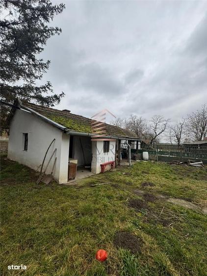 Casă cu 4 camere cu Teren 2000 Mp în Central