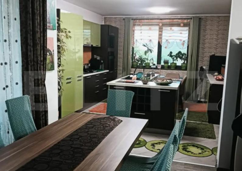 Casa individuala cu 5 camere, 240 mp, 12,8 ari teren, zona - 10