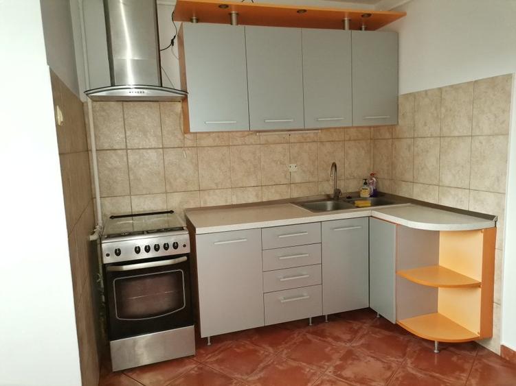 inchiriez apartament 3 camere, proprietar - 7