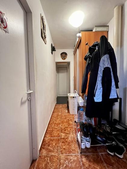 Apartament spatios, 3 camere, decomandat, etaj 1 - Calea Sagului - 13