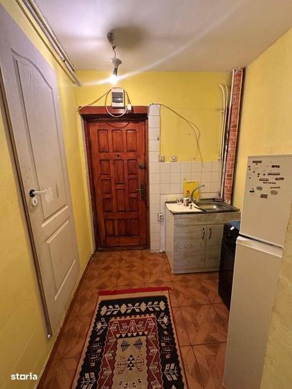 De vanzare garsoniera mobilata ?i utilata, etajul 1, zona Scolii nr.8 - 7