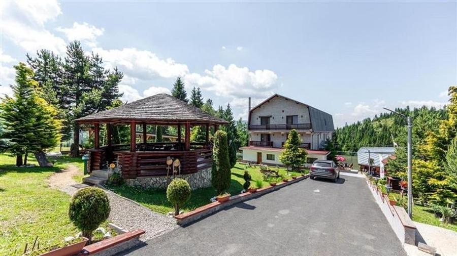 Complex turistic cu privelisti picturale,apa curativa,aer pur,o experienta de in - 19