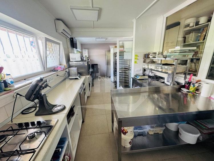 Spatiu comercial, 40mp, 2 incaperi zona Vivo