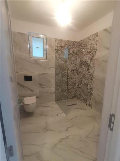 Casă individuală cu 4 camere cu Canalizare în Central