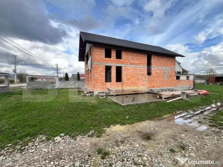 Casa la rosu cu 4 camere, 180 mp, 6 ari de teren, zona Cepar - 1