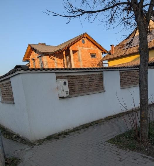 Proprietate de colt 2 intrari din strazi diferite intimitate rara - 2