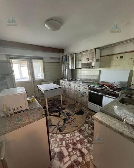 Apartament cu 4 camere decomandat în Central