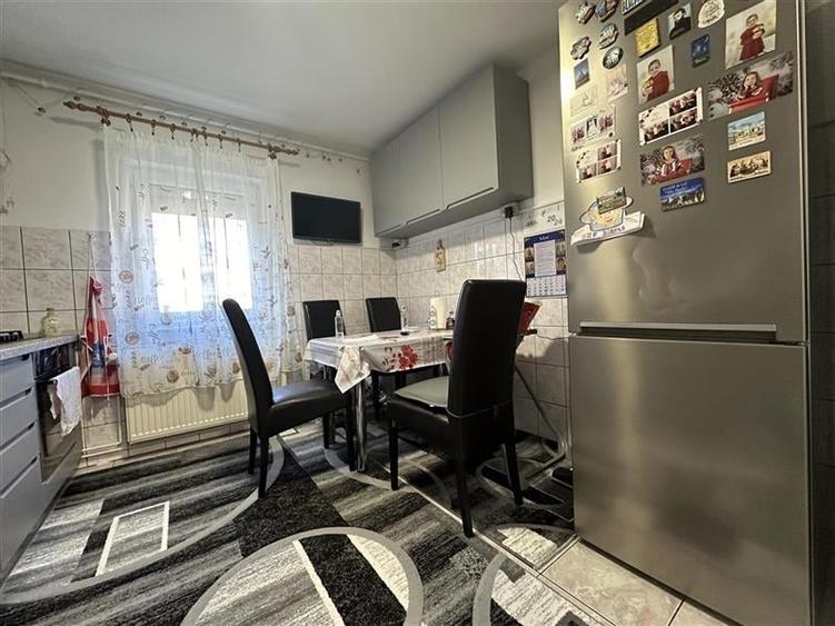 Decomandat cu 2 bai și 2 balcoane la etajul 2 lingă Generală 7 - 2