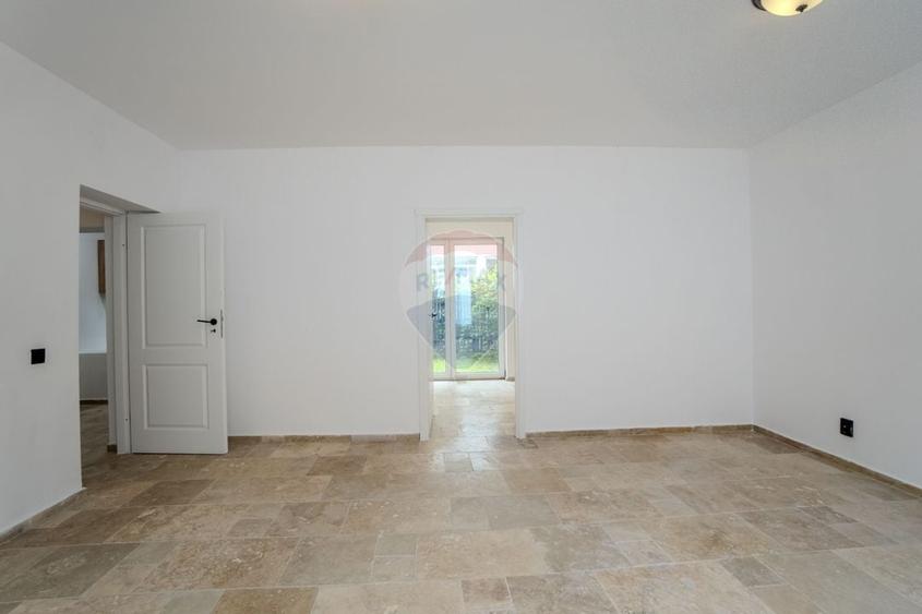 COMISION 0 | Birou modern si luminos la casa cu gradina privata - 8