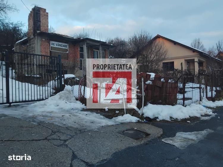 Casă cu 2 camere cu Teren 790 Mp în Central