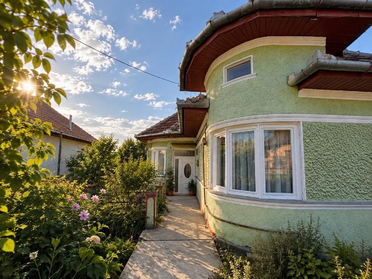 Casă individuală cu 3 camere cu Canalizare în Central