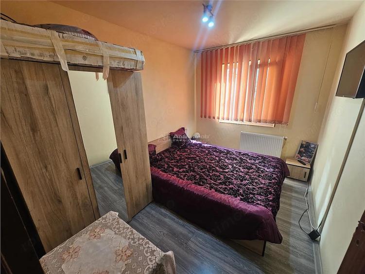 Apartament cu 3 camere semidecomandat în Micro III