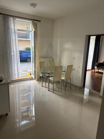 Apartament cu 2 camere semidecomandat, mobilat în Turnișor