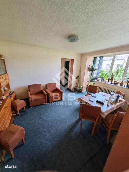 Apartament cu 3 camere semidecomandat în Decebal