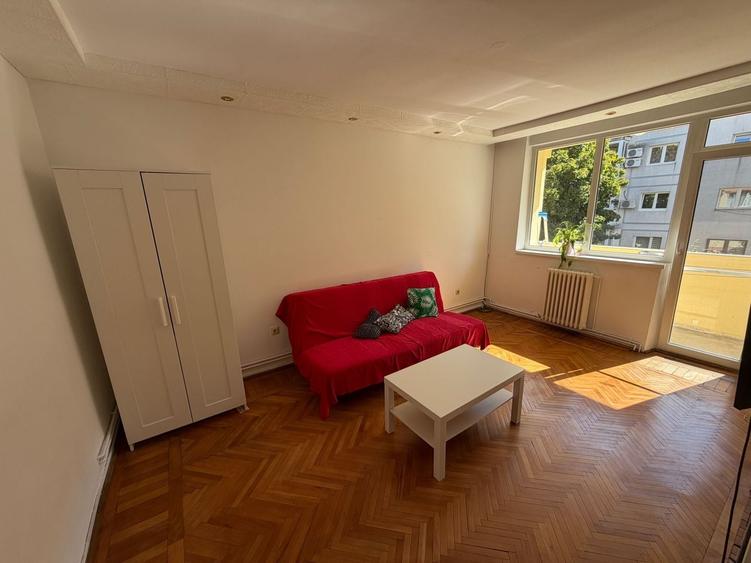 Apartament cu 3 camere decomandat, mobilat în Grigorescu
